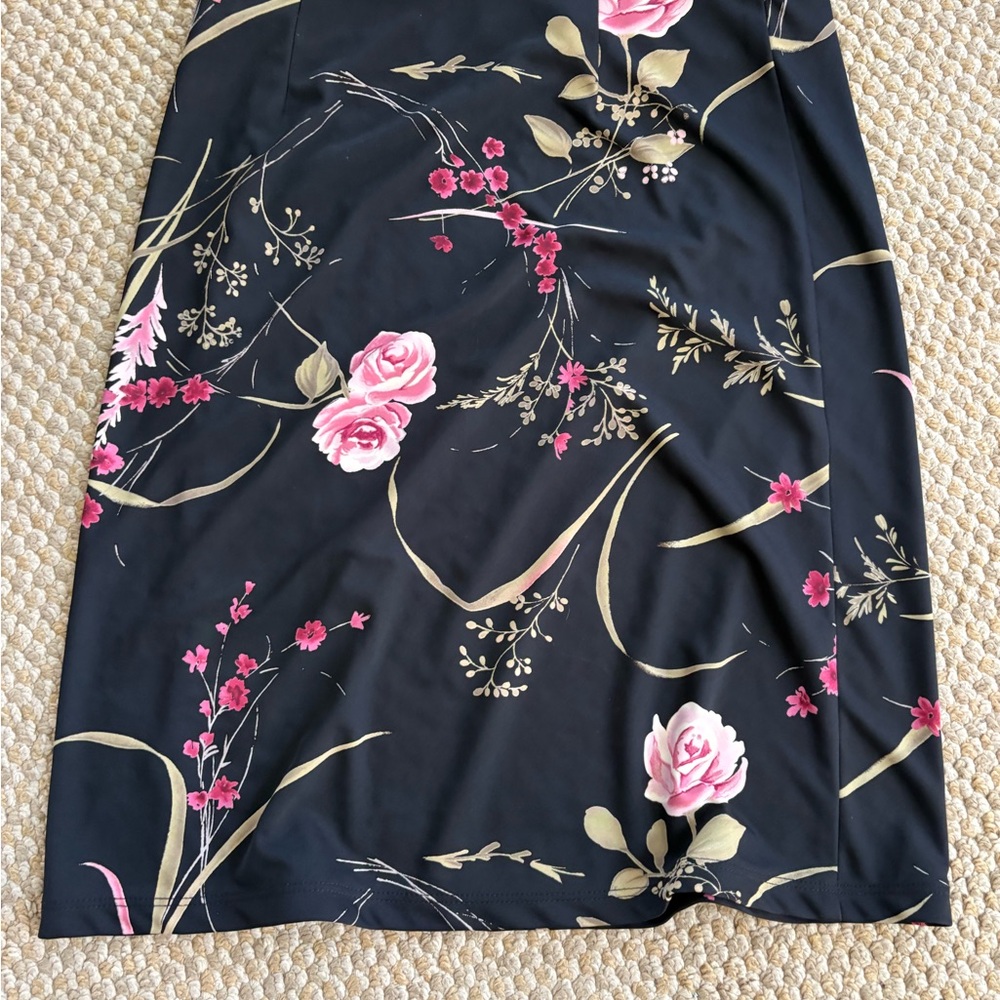 Forever 21 Floral Black and Pink Women's Skirt new no tag large with dude zipper